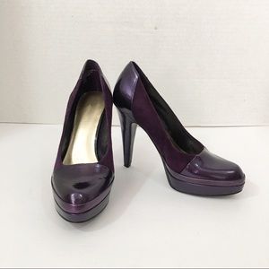 Purple faux suede heels 👠